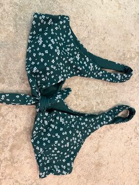 Zaful Green Floral Tie-Front Bikini Top